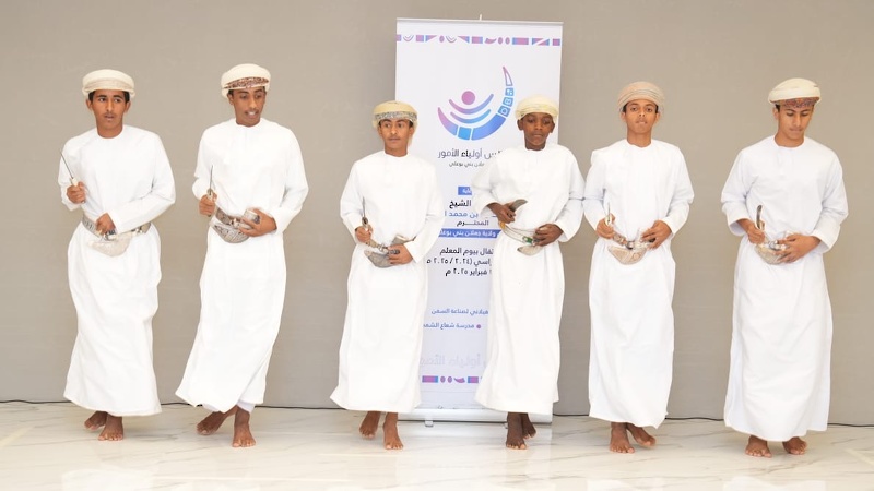 بمناسبة يوم المعلم  العماني مجلس أولياء الأمور بولاية جعلان بني بوعلي يكرم مساعدين مدراء ومديرات مدارس الولاية