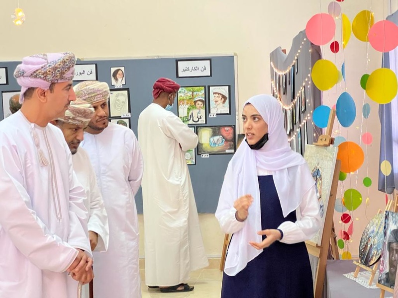 معرض من هنا أنطلق  بمدرسة سدح يبرز المواهب الطلابية في الفنون