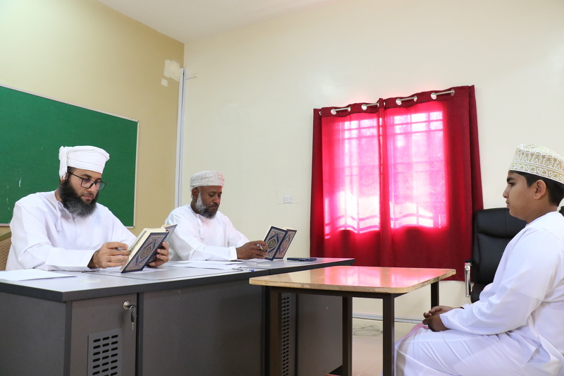 تواصل تقييم مسابقة حفظ القرآن الكريم بتعليمية جنوب الباطنة
