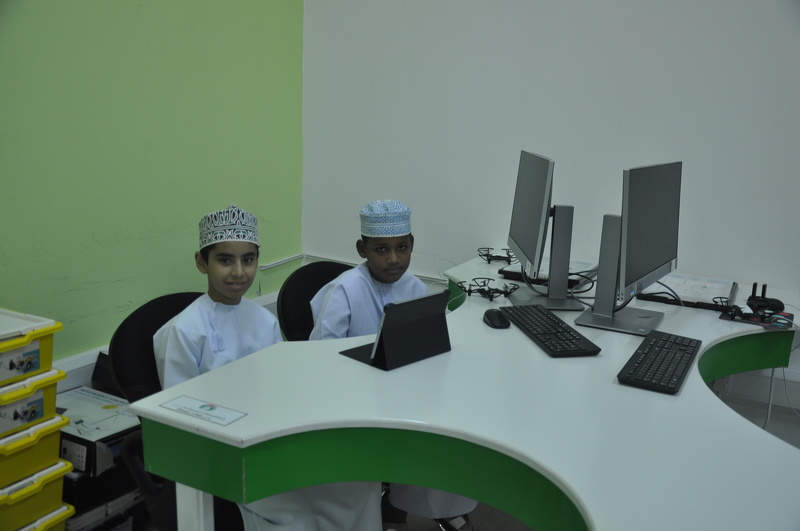 تنظيم أسبوع ومضه ابتكار للطلبة بتعليمية محافظة الظاهرة 