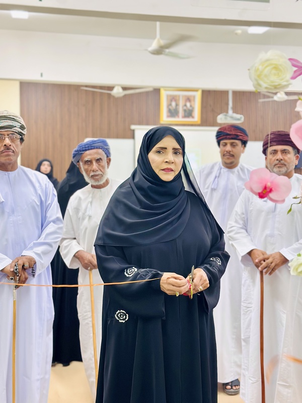 تدشين متجر إلكتروني بمدرسة نحيز في تعليمية ظفار