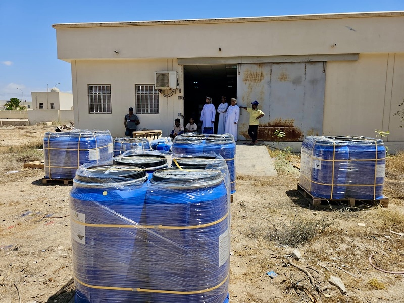 تعليمية ظفار تنفذ مبادرة  احتواء المواد الكيميائية التالفة وعديمة الصلاحية من المدارس الحكومية