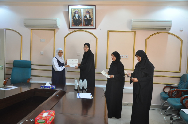 تكريم كوكبة من الطلبة المبدعين والمجيدين في مجال الابتكار بمدارس تعليمية محافظة الظاهرة 