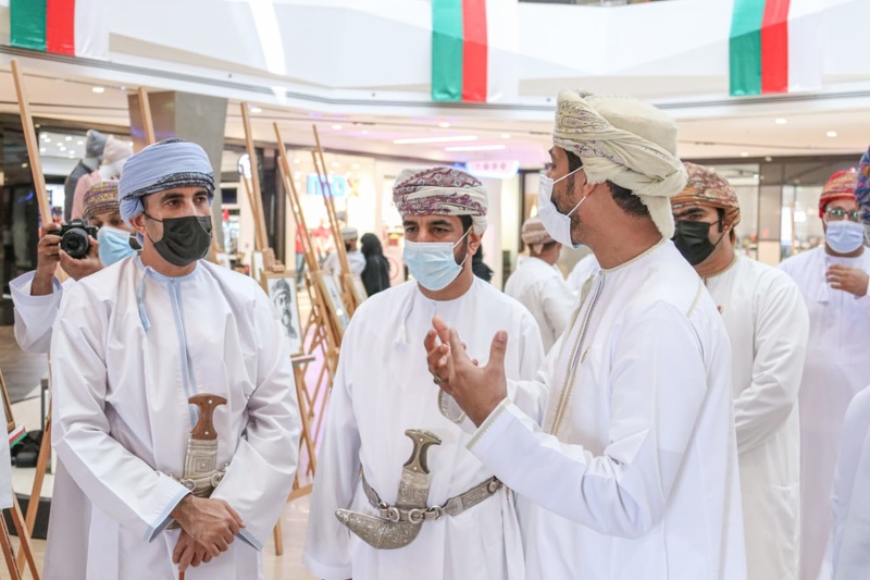 ضمت 50 لوحة فنية تمثل ملامح الوطن والسلطان معرض للفنون التشكيلية بشمال الباطنة