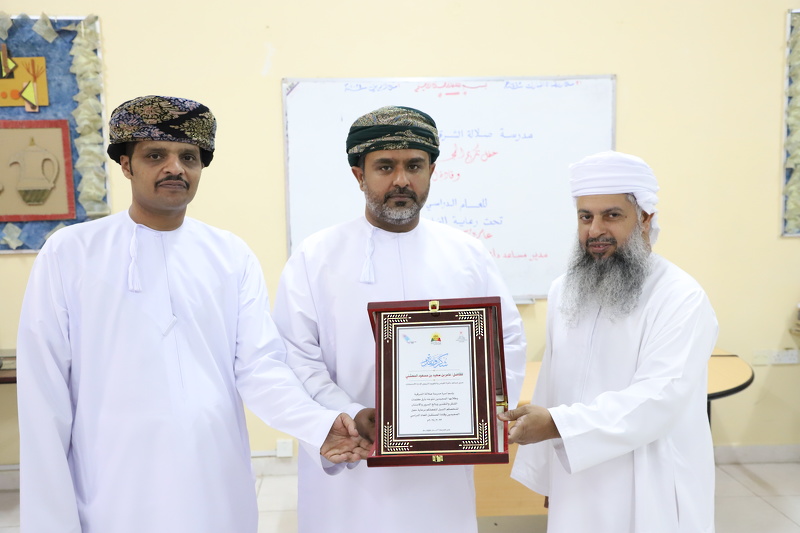 مدرسة صلالة الشرقية للتعليم الأساسي (5-9) تكرم الطلبة المجيدين وقادة المستقبل للعام الدراسي 2023/2024 م