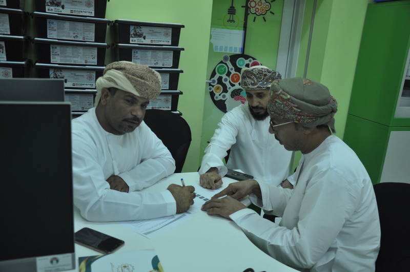 تنظيم حلقة عمل للموظفين بتعليمية محافظة الظاهرة 