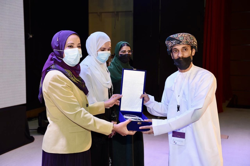 تعليمية ظفار تحصل على المركز الأول في مسابقة أفضل تغطية إعلامية لمهرجان المسرح المدرسي السابع