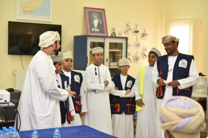 قافلة #كلنا_عمان تزور مدارس تعليمية الظاهرة 