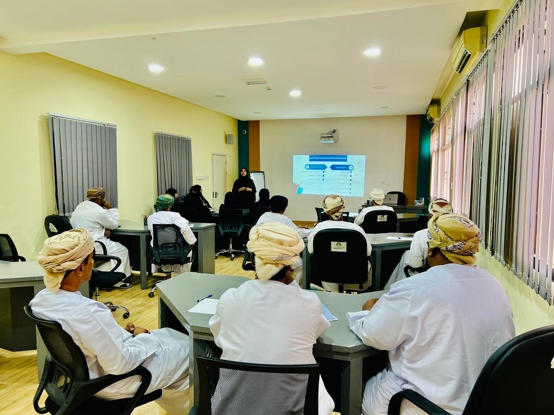 تعليمية ظفار تواصل متابعتها لتقييم الاداء الفعلي للموظفين على منظومة الإجادة للدورة الأولى 2022م