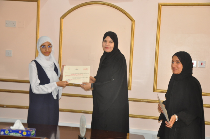 تكريم كوكبة من الطلبة المبدعين والمجيدين في مجال الابتكار بمدارس تعليمية محافظة الظاهرة 