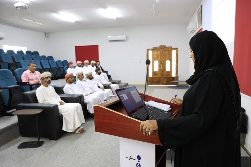 الورشة التوعوية حول مستجدات النظام الإلكتروني بمركز القبول الموحد لأخصائيي التوجيه المهني للعام الأكاديمي 2025/2026 بتعليمية البريمي