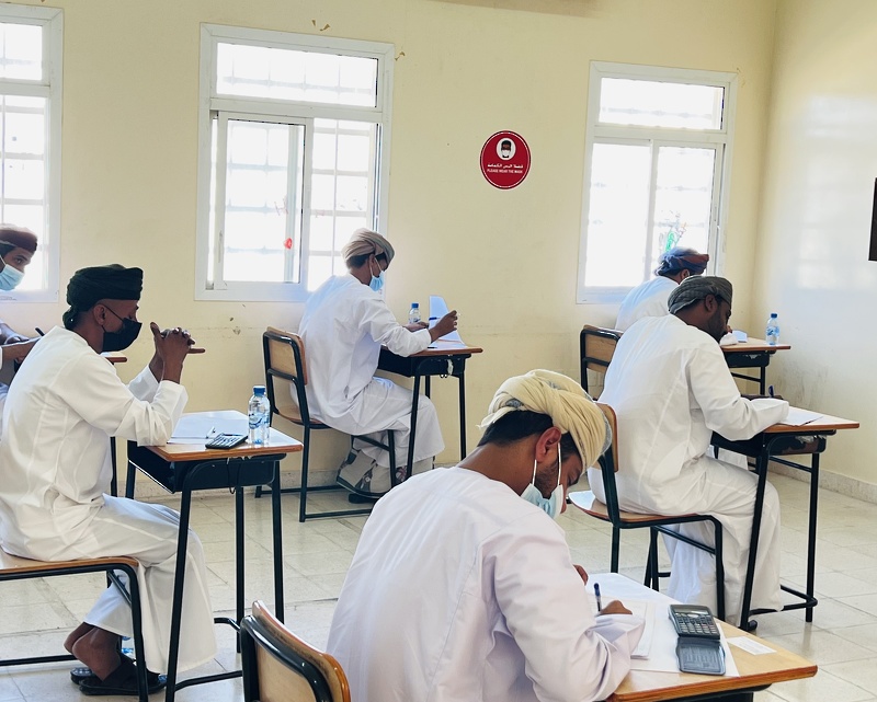 تعليمية ظفار تجري إختبارات  لشغل وظائف الإشراف التربوي والإدارة المدرسية للعام الدارسي ٢٠٢٢/ ٢٠٢٣م 