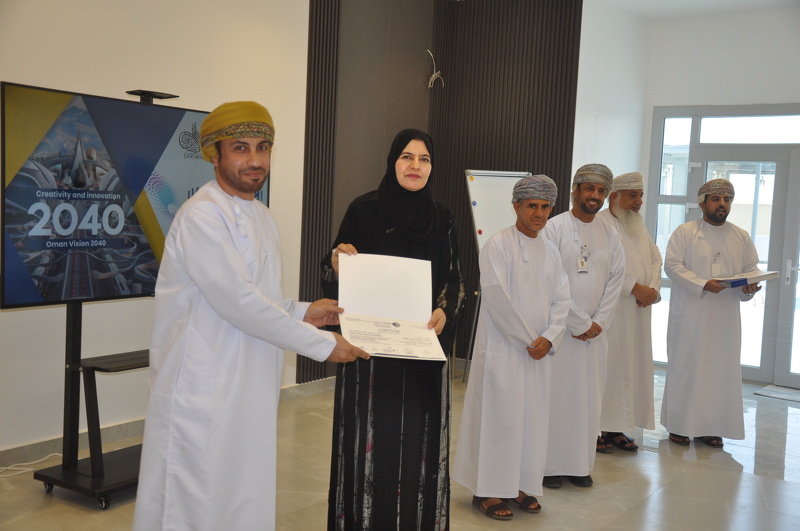 الاحتفال باختتام  حلقة عمل حول الإبداع والابتكار لمواكبة رؤية عمان 2040 لرؤساء الأقسام والموظفين بتعليمية محافظة الظاهرة