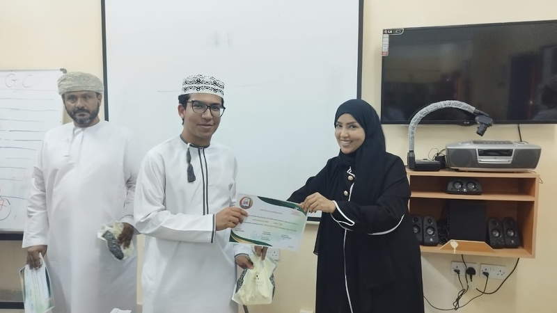 مسابقات اللغة الإنجليزية في مدرسة صلالة للبنين