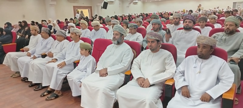  الاحتفال بتكريم الطلبة المجيدين والفائزين في الأنشطة المدرسية بمدارس محافظة الظاهرة