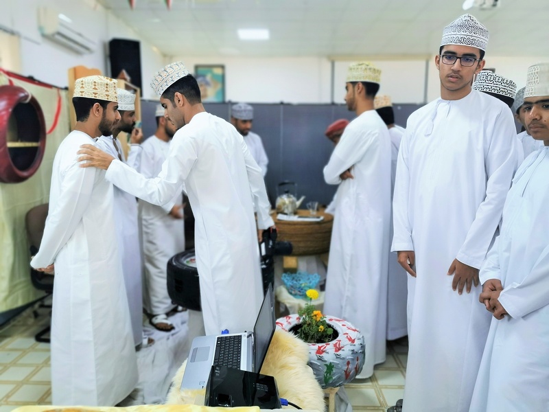 ضمن الاستعداد للأسبوع الوطني زيارة طلاب تعليمية الظاهرة لمعرض ريادة الأعمال بالكلية المهنية بعبري 