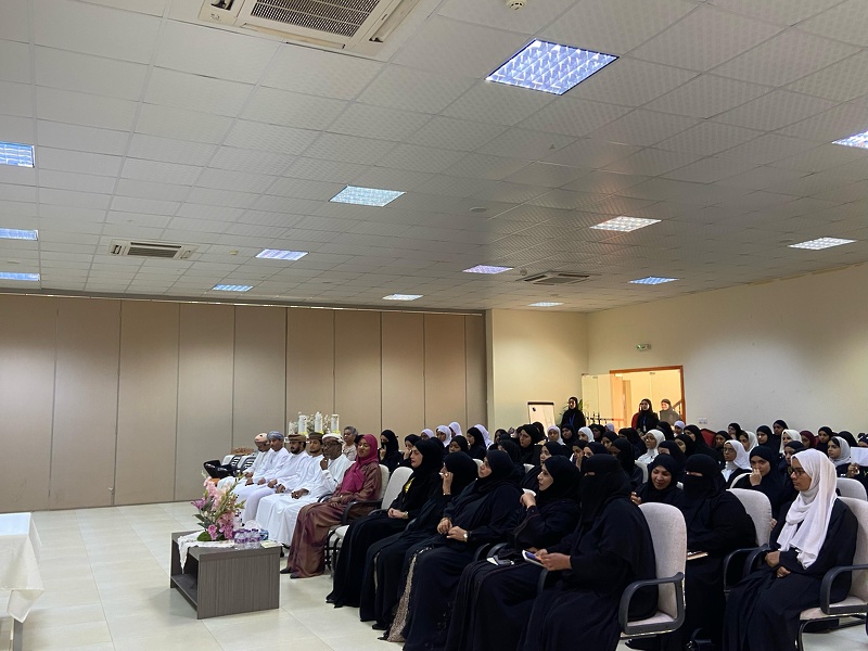 مدرسة لبابة بنت الحارث( ٩-١٢) تنظم ملتقى ( مستقبلك يبدأ من هنا )