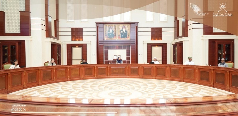 The Minister of Education receives Director of the World Bank Office in the Sultanate of Oman