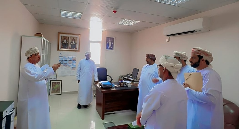 فريق من دائرة الوثائق بوزارة التعليم يزور تعليمية جنوب الشرقية