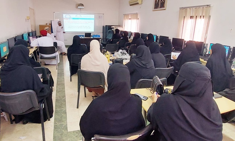 تدريب المعلمات الجدد على تدريس مناهج السلاسل العالمية للرياضيات والعلوم كامبريدج للصفوف ١- ٤