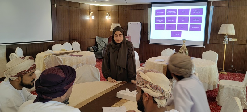 جلسات نقاشية حول مشروع التحول الرقمي بتعليمية ظفار