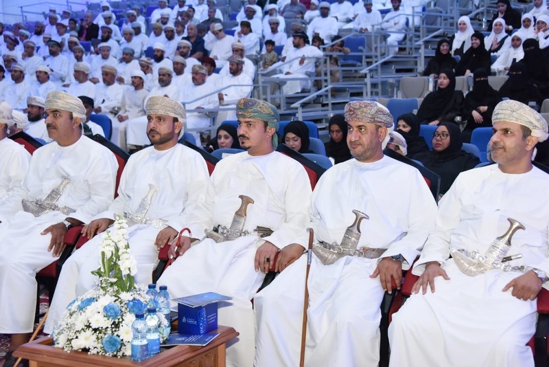 بدعم من شركة أوميفكو وللعام التاسع على التوالي صاحبة السمو السيدة الدكتورة منى بنت فهد بن محمود آل سعيد  ترعى الاحتفال بجائزة أوميفكو للإجادة العلمية بتعليمية جنوب الشرقية وتكرم 119 من الطلبة المجيدين دراسيا والمدارس المجيدة بالمحافظة 