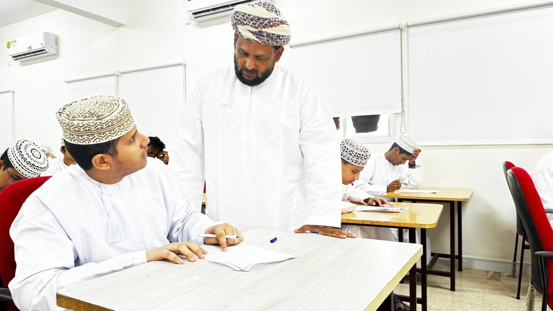 ختام مسابقة فن الخطابة والتحدث باللغة العربية الفصحى وفن الخطابة بتعليمية ظفار