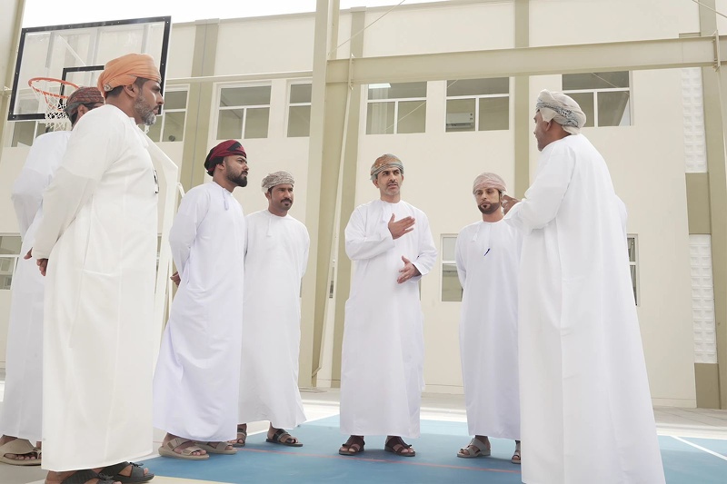 التربية والتعليم تستلم مبنى مدرسة 11 يناير للتعليم الأساسي في ولاية محوت بمحافظة الوسطى