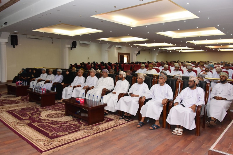 تنظيم ندوة عن نظام تقويم أداء المدارس بتعليمية محافظة الظاهرة