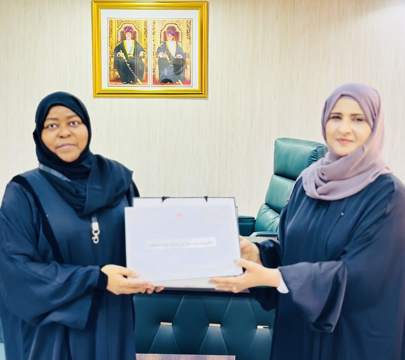 الدكتورة المكلفة بأعمال المدير العام بتعليمية ظفار تشيد بجهود رؤساء مراكز امتحانات دبلوم التعليم العام