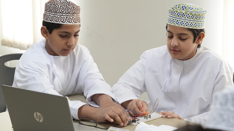 ختام الأسبوع الأول من معسكر انترنت الأشياء للتنمية المستدامة بتعليمية ظفار 