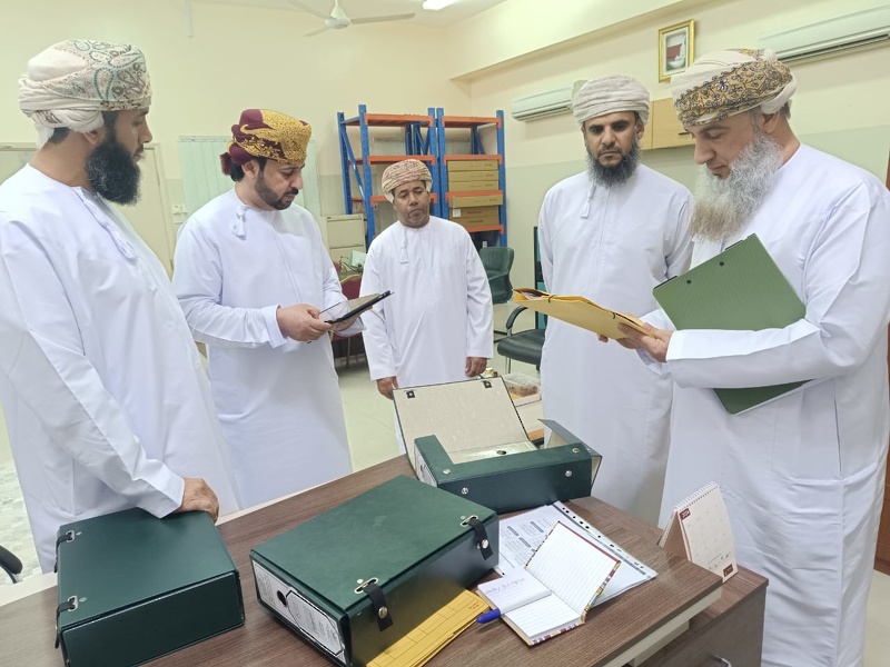 فريق المتابعة الفنية بهيئة الوثائق والمحفوظات الوطنية يزور تعليمية محافظة الظاهرة