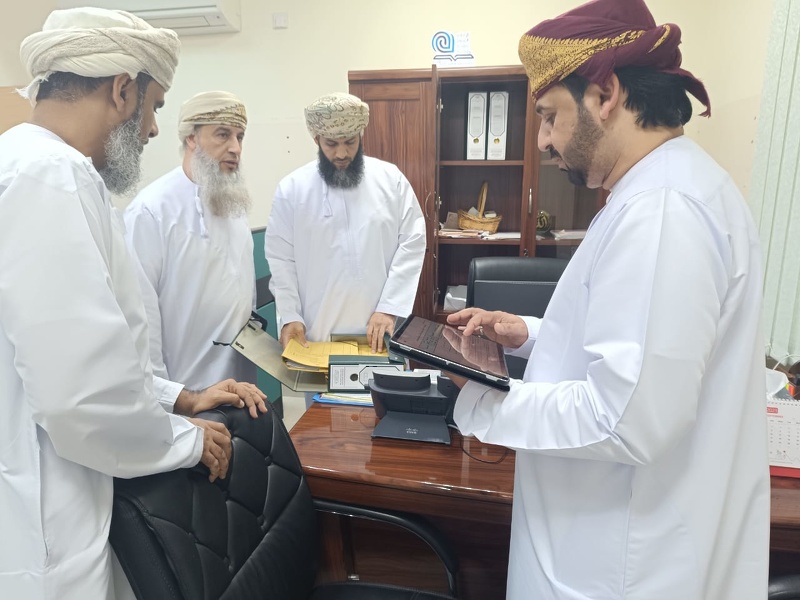 فريق المتابعة الفنية بهيئة الوثائق والمحفوظات الوطنية يزور تعليمية محافظة الظاهرة