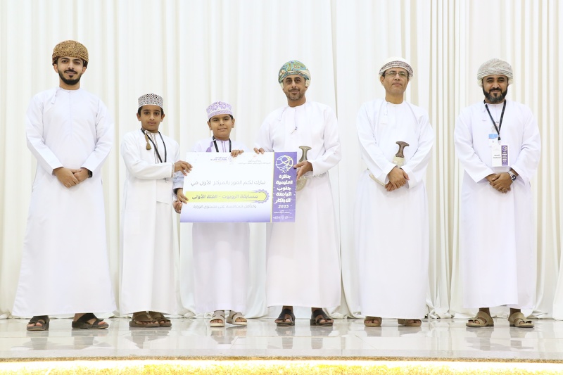 ختام منافسات جائزة تعليمية جنوب الباطنة للابتكار 2025م وتكريم الفائزين