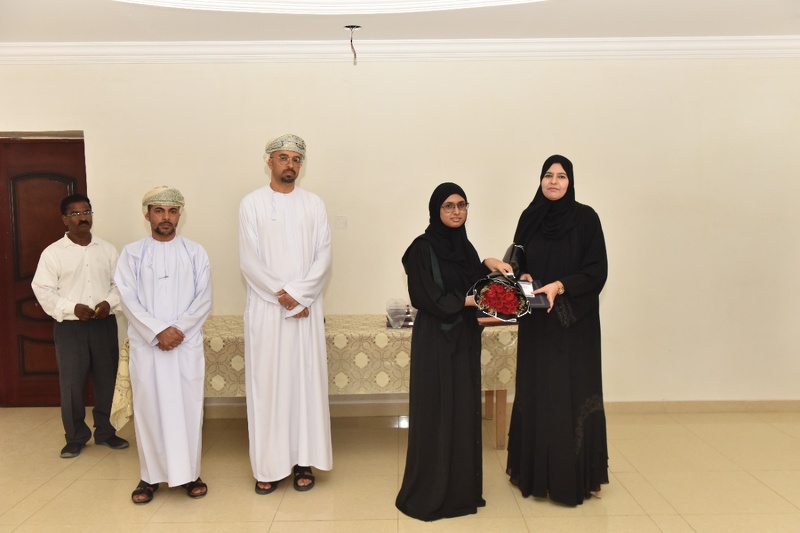 الاحتفال  بتكريم فريق الظاهرة للمناظرات باللغة الانجليزية المشارك في البطولة الوطنية للمناظرات لطلبة مدارس سلطنة عمان