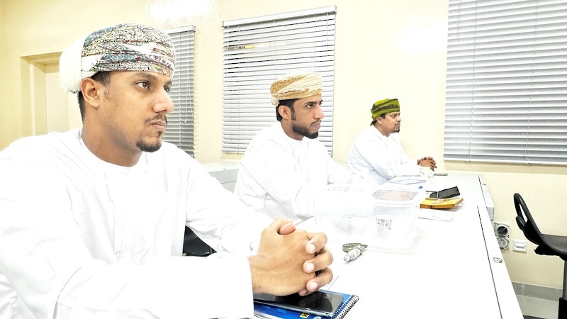 البرنامج التدريبي  في  المهارات الفنية لفنيي مختبرات العلوم في ظل التقانة المعاصرة بتعليمية ظفار 