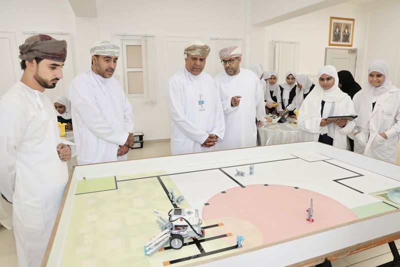 *مستشار الوزيرة لشؤون المديريات التعليمية بالمحافظات يطّلع على فعاليات STEM 2026 بتعليميّة شمال الباطنة*