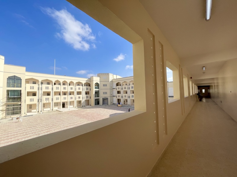 التربية والتعليم تتسلم مبنى مدرسة قلعة الفكر للتعليم الأساسي للصفوف ( 1-4 ) بمنطقة صحلنوت