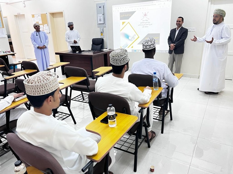 تعليمية ظفار تنفيذ ورشة تدريبية لطلبة  التربية بجامعة ظفار