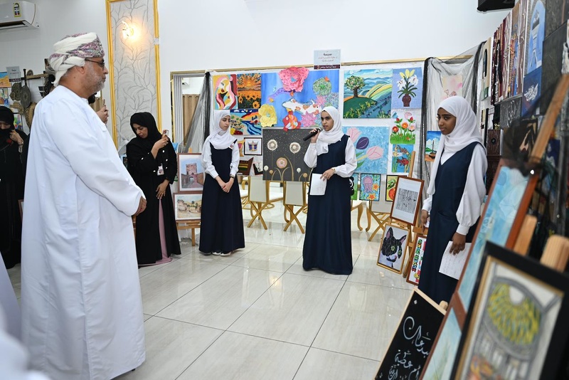تعليمية محافظة الظاهرة تفتتح المعرض الفني لمادة الفنون التشكيلية لمدارس ولاية ضنك