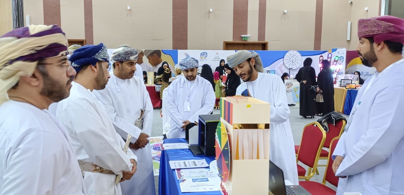 بدء المحطة الثانية لقافلة الوسائل التعليمية لمحافظتي شمال الباطنة والبريمي