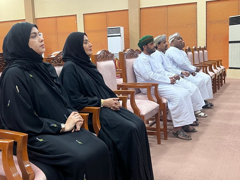 تكريم نخبة من أخصائيي التوجيه المهني بمدارس تعليمية ظفار.