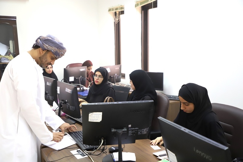 تواصل استكمال إجراءات تعيين 1269 معلم ومعلمة بتعليمية ظفار