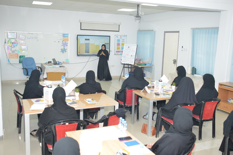 معلمات المجال الثاني يشاركن في برنامج تكميلي لتعزيز مهارات التفكير العليا