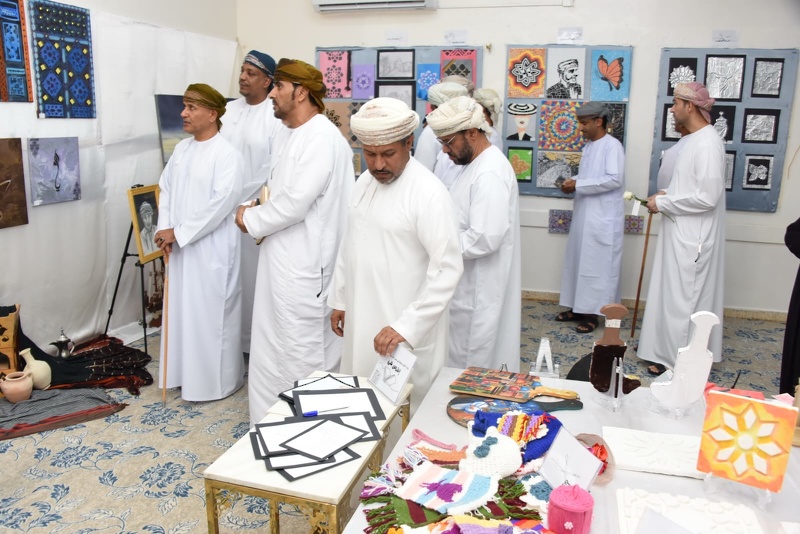 افتتاح المعرض الفني  ( فن وارتقاء ) لمدرسة عائشة بنت عثمان للتعليم الأساسي