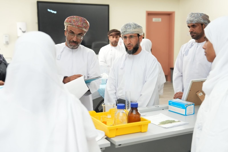 زيارة اللجنة الفنية على مستوى الوزارة لجائزة أوميفكو للإبداع المدرسي