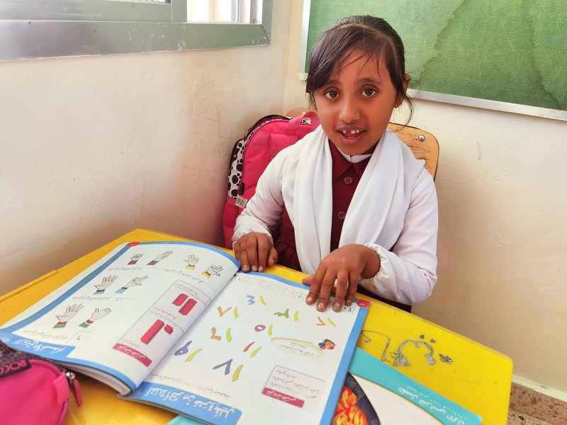 مدير عام تعليمية ظفار يزور مدرسة الأحقاف للتعليم الأساسي(1-12) 