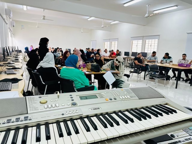     برنامج تدريبي في التطوير المهني لمعلمين المهارات الموسيقية بتعليمية ظفار