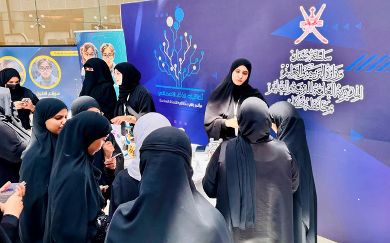 تعليمية ظفار تشارك في مؤتمر 