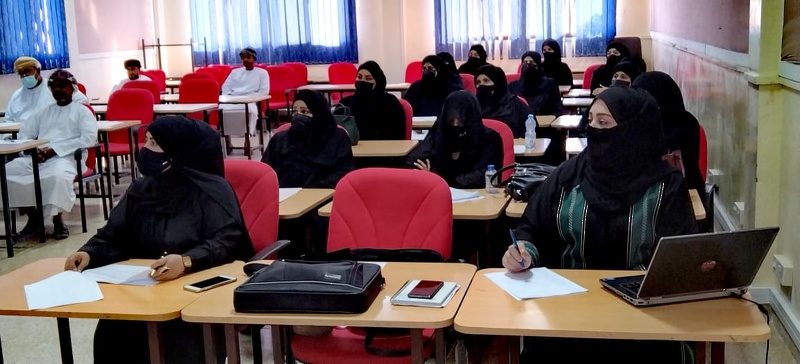 دائرة المدارس الخاصة بتعليمية ظفار  تنفذ لقاء تعريفي بمنظومة قياس الأداء الفردي والإجادة المؤسسية لموظفيها.